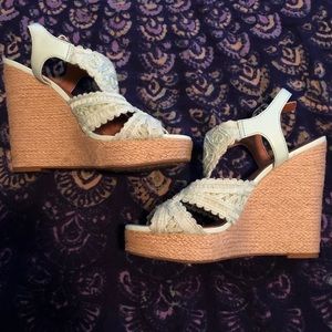 Lucky Mint Lace-like Wedges